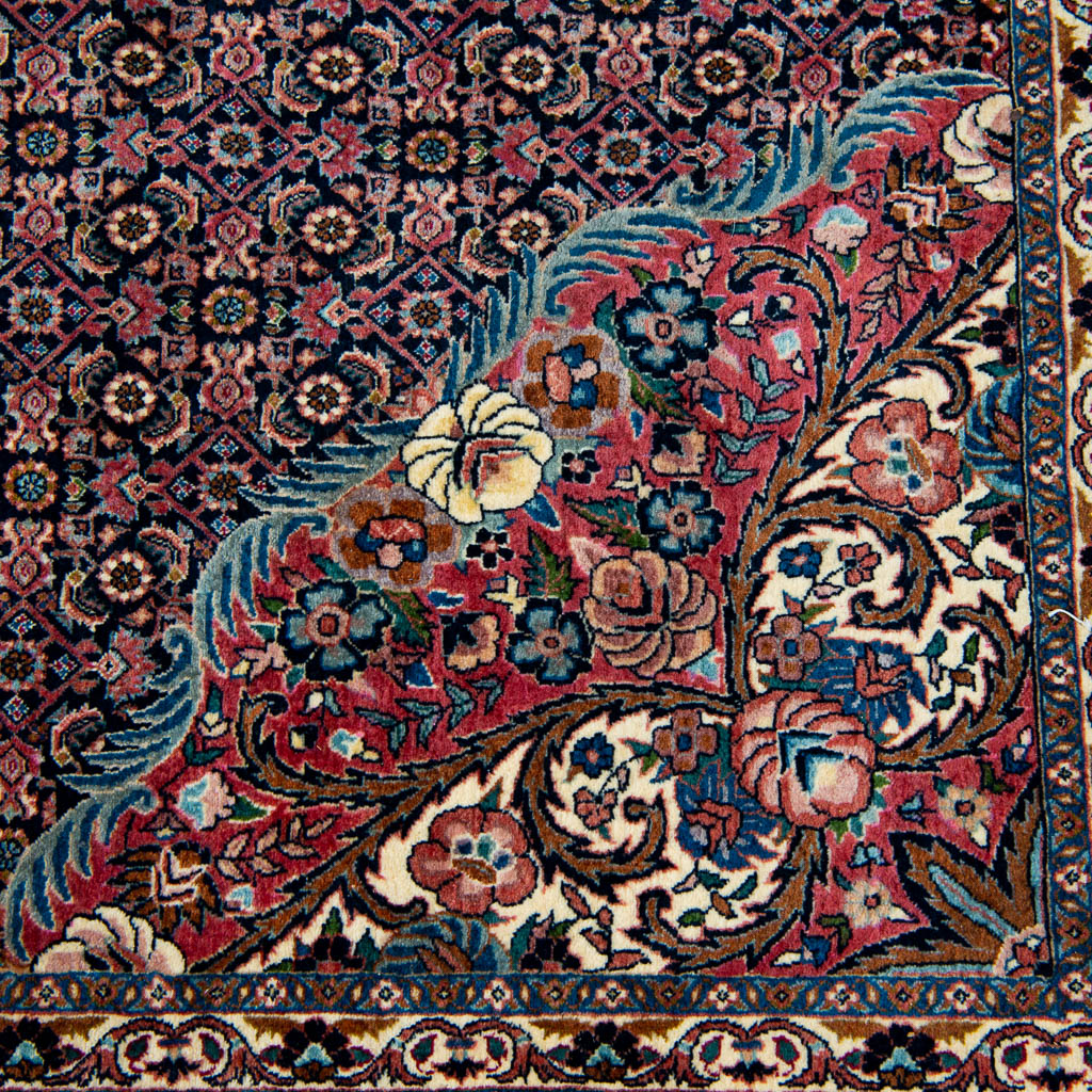 An Oriental hand-made carpet, Bidjar. (341 x 252 cm)
