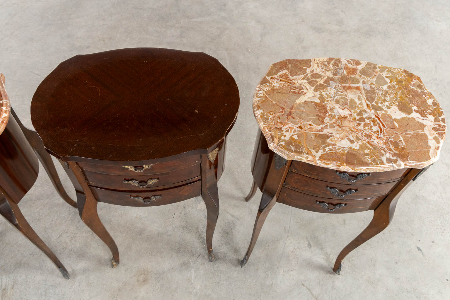 Five side tables or nightstands. (L:27 x W:40 x H:72 cm)