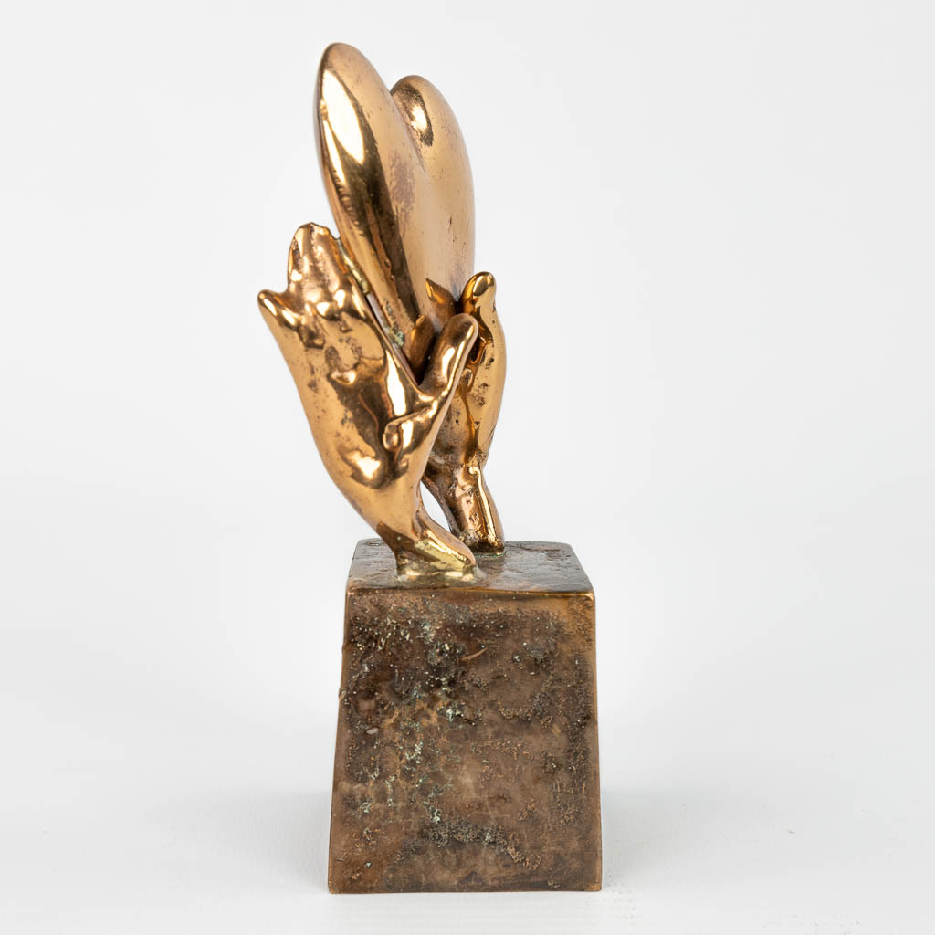 Een collectie van 2 moderne kunstwerken gemaakt uit brons. Christia Puell for PAOR S.A. & Yves LOHE. (H:34cm)