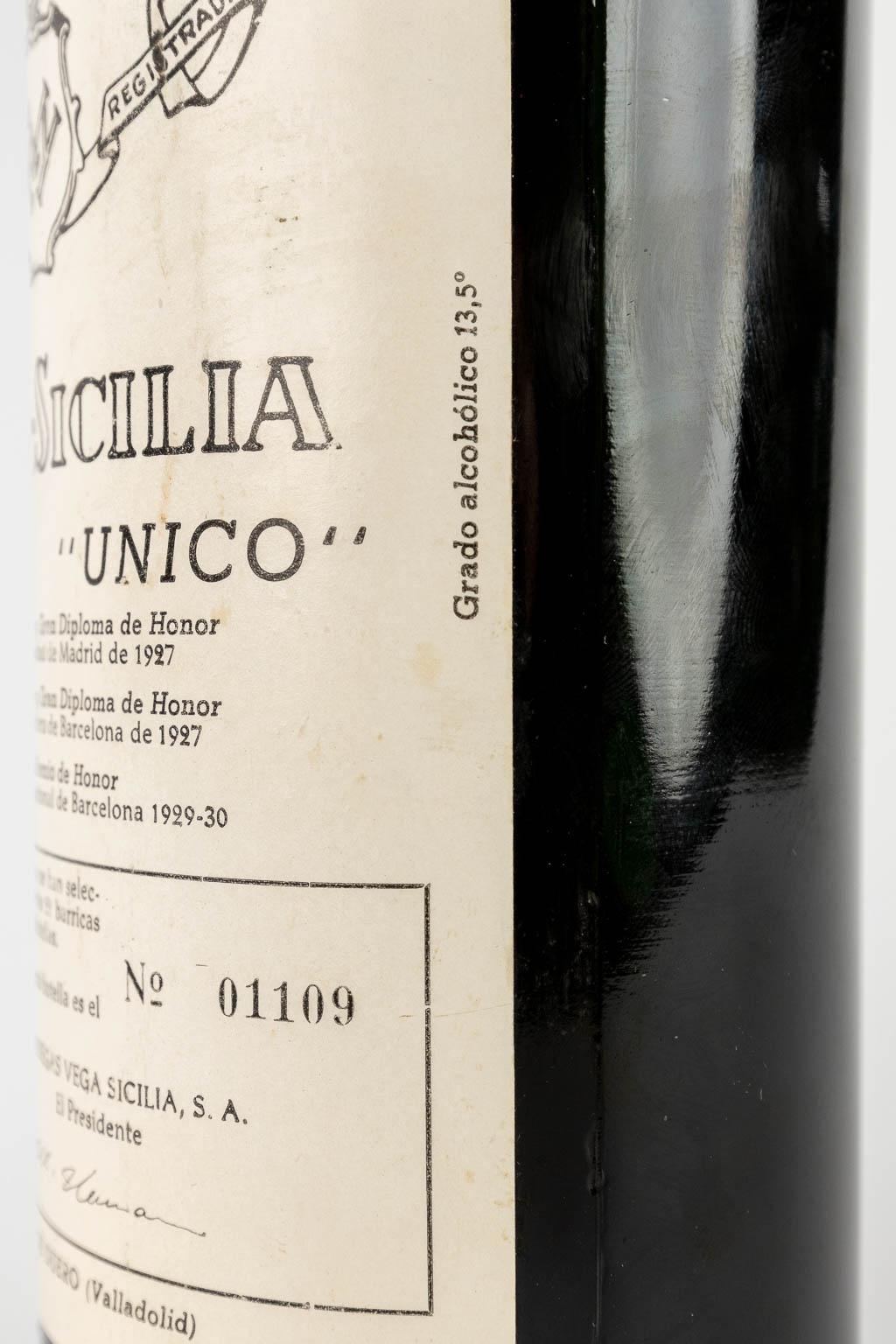 A bottle of Vega Sicilia Reserva Special Unico 1979, Bottle 1109/6160. (Vintages 