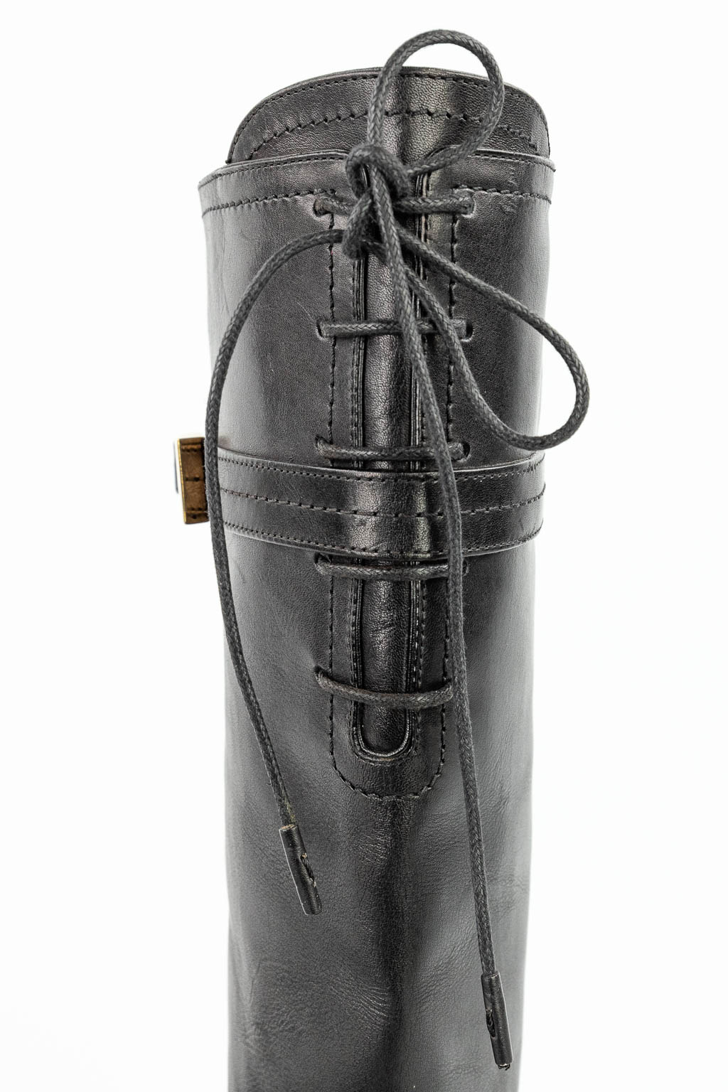 A pair of leather boots made by Louis Vuitton and made in Italy. Worn only a few times, size 37. (H:43cm)
