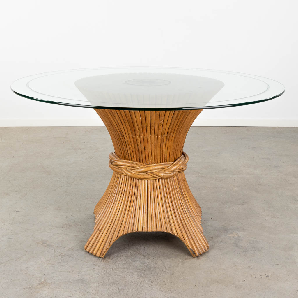 John MCGUIRE (1920-2013)(Atrr.) 'Korenaren of Bamboo tafel' glazen blad met geëtste ster. (H:74 x D:120 cm)
