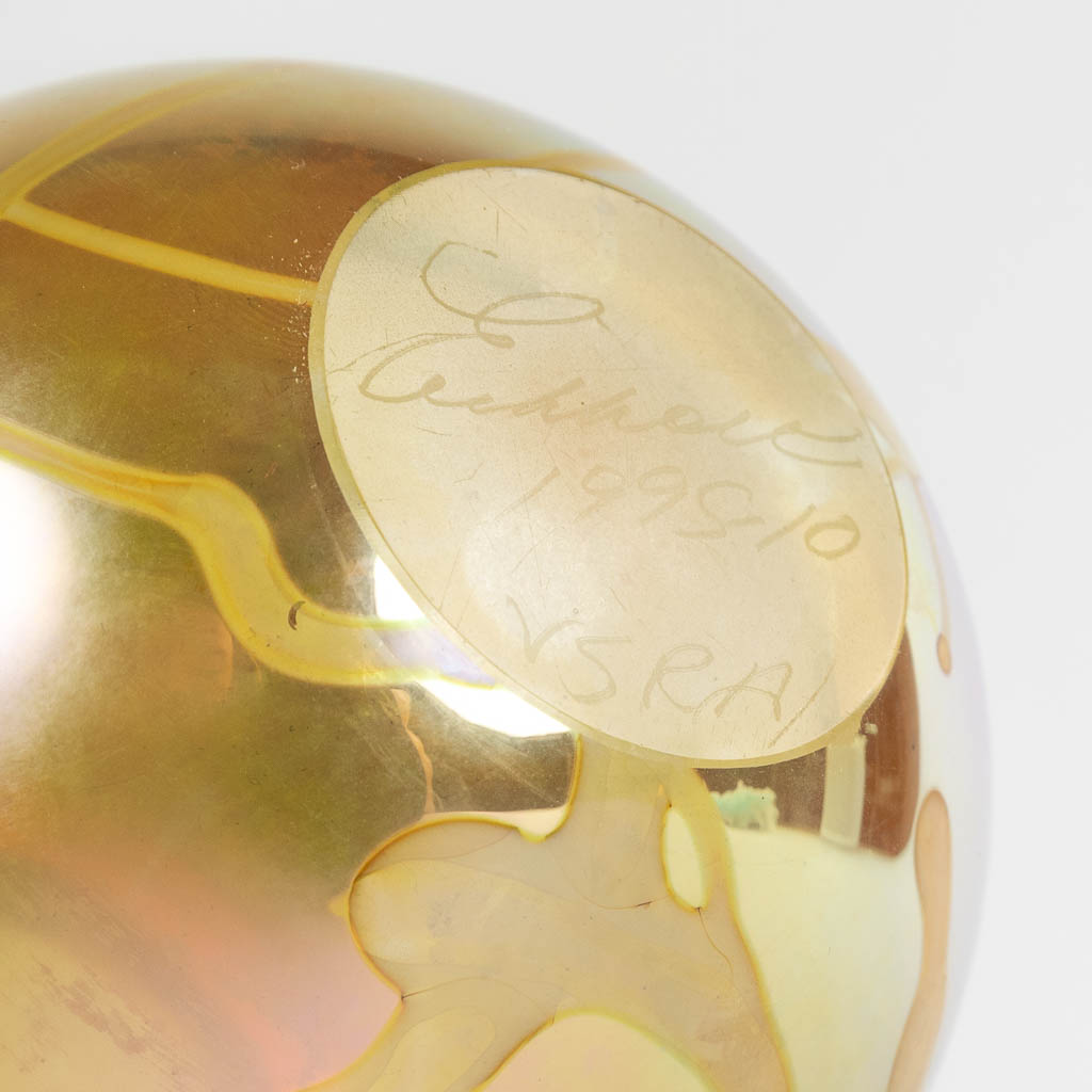Mdina Glass, 4 vazen. Bijgevoegd Eckhart Glass, 1 vaas. 20ste eeuw. (H:20 x D:8,5 cm)