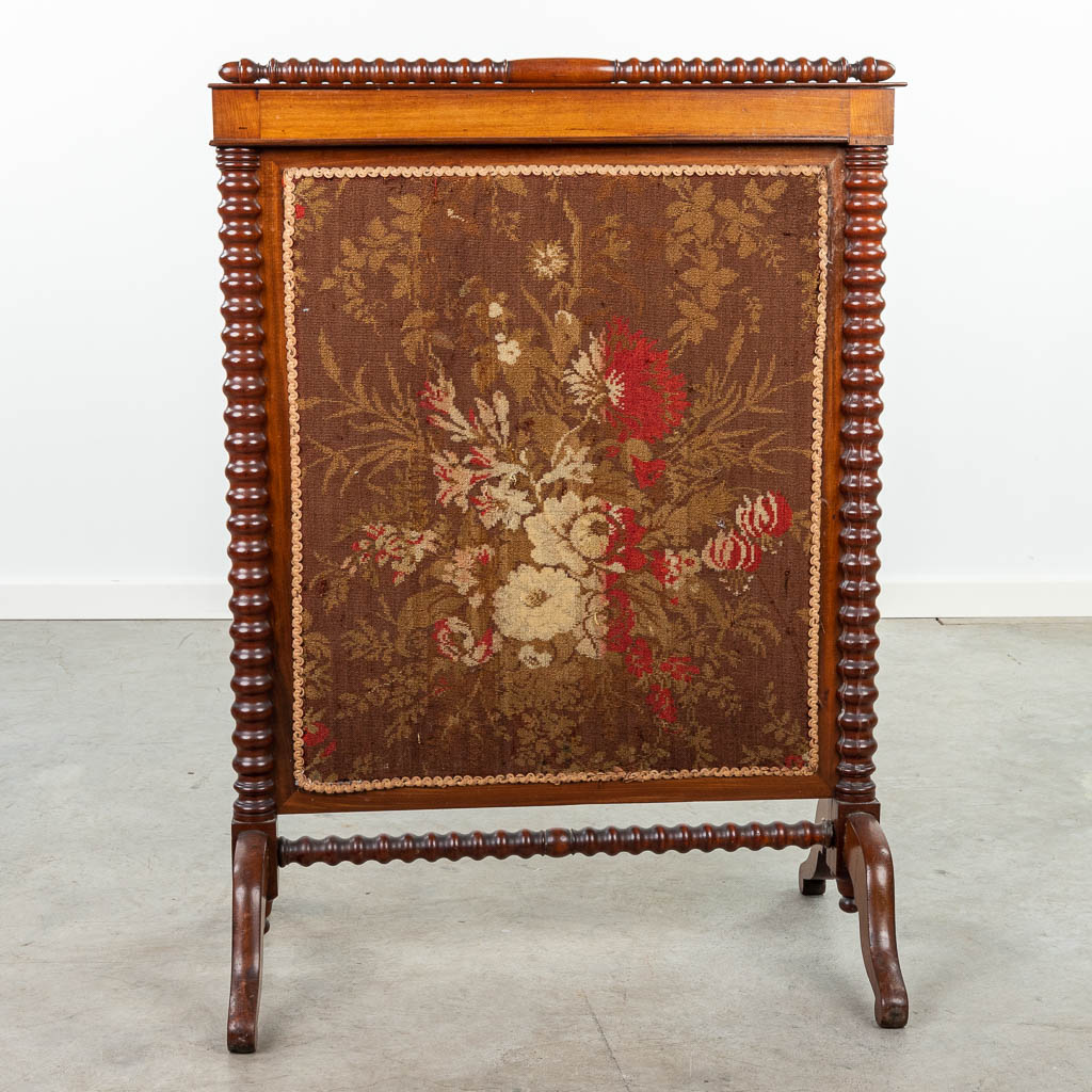 A fireplace screen with flower decor in a Louis Philippe style frame. (H:95cm)