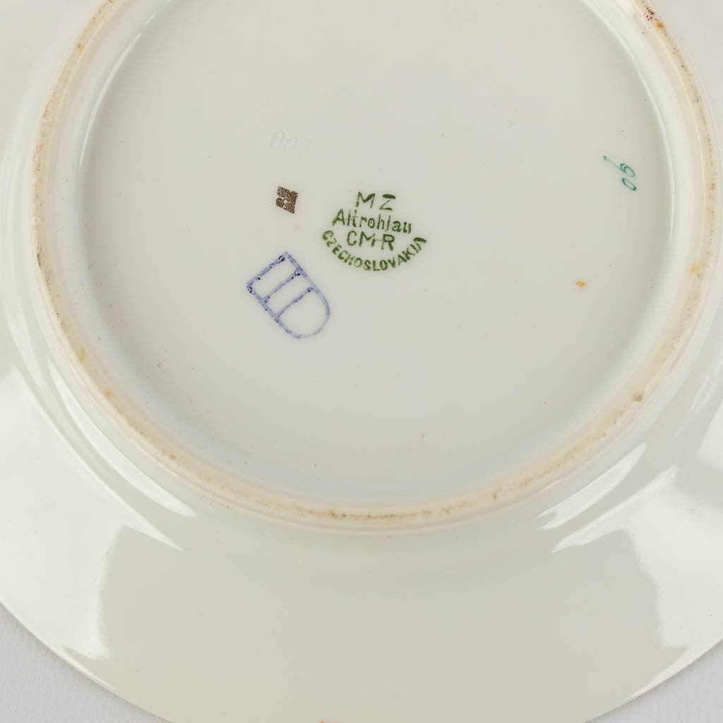 Weens porselein, een set van 9 borden met transferprint decor, 20ste eeuw. (D:25 x W:27 cm)