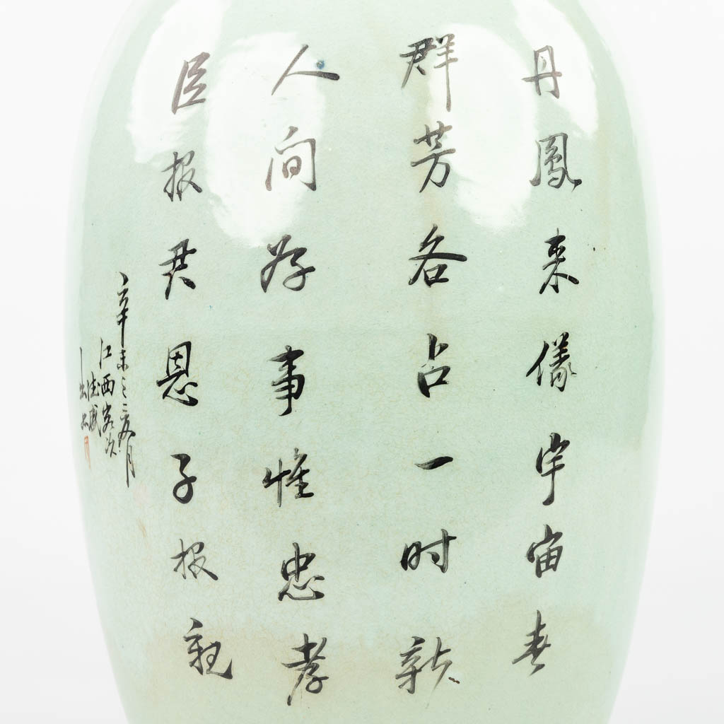 Een Chinese vaas gemaakt uit porselein met decor van vogels (H:57cm)
