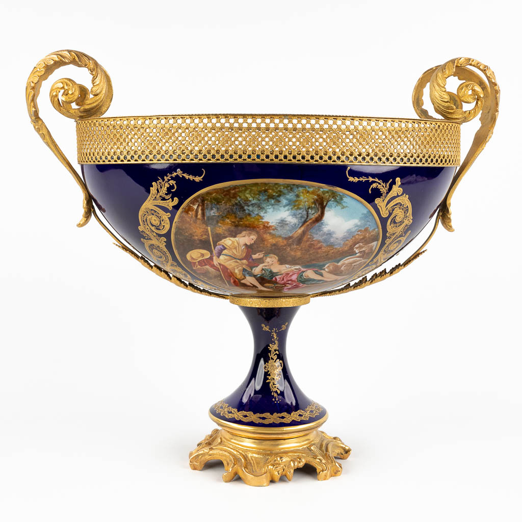 Sèvres, a bowl on a stand, mounted with bronze and hand-painted flower decor. 20th C. (D:24 x W:44 x H:38 cm)