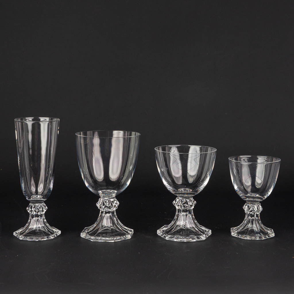 Een collectie van 31 glazen gemaakt door Val Saint Lambert (H:16,3cm)