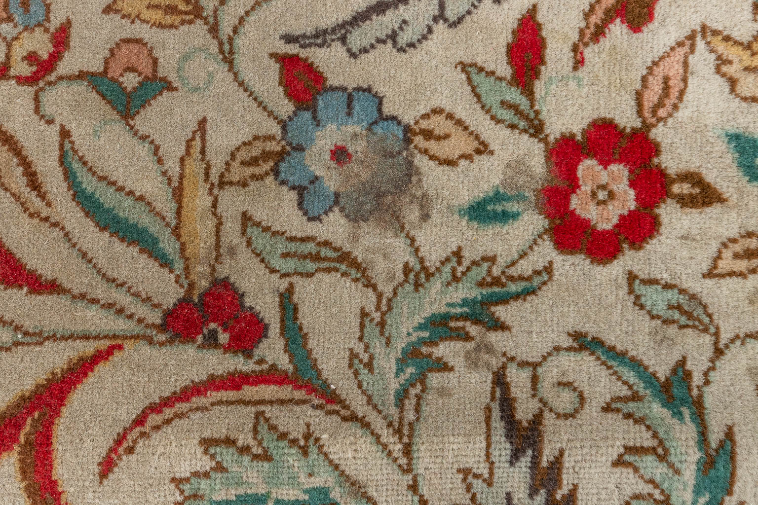 Een Oosterse handgeknoopt tapijt, Tabriz. (D:354 x W:254 cm)
