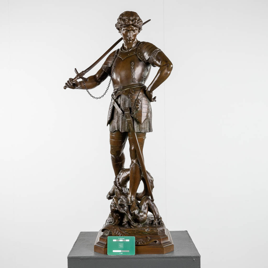 Emile Louis PICAULT (1833-1915) ?Saint Georges en de draak? gepatineerd brons. (L: 28 x W: 33 x H: 77 cm)
