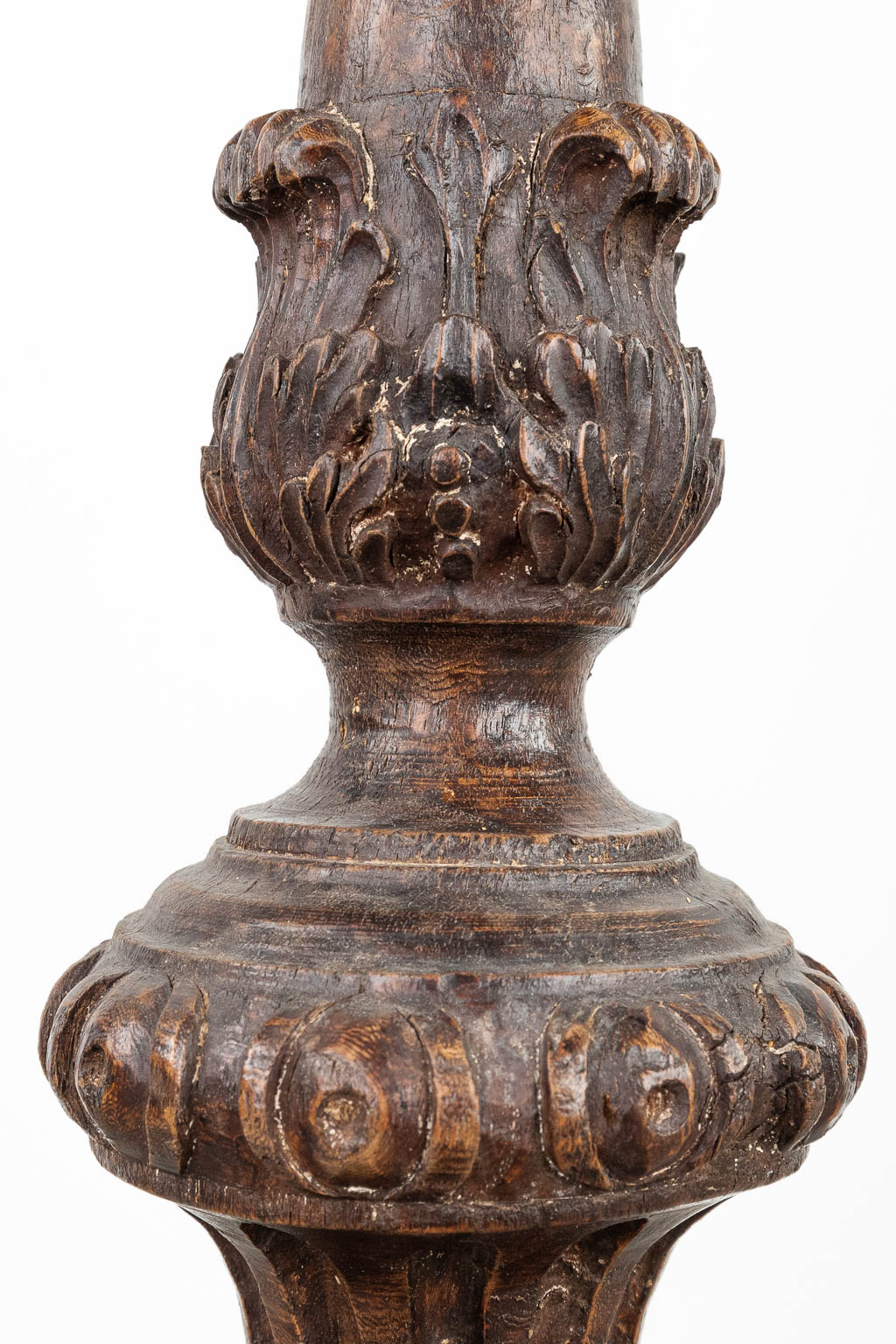 An antique wood sculptured base of a candlestick, around 1800. (H:102cm)