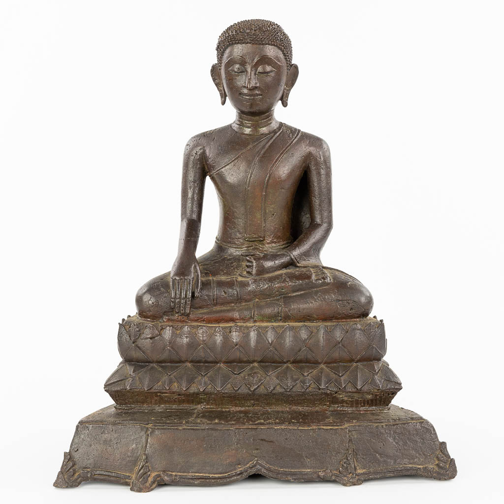 Lot 086 Een beeld van een Thaise Boeddha, gemaakt uit brons. (H:44cm)
