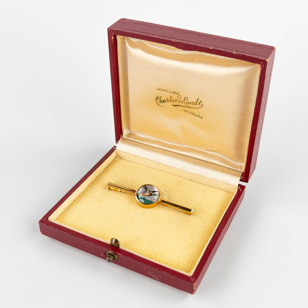 An antique brooch decorated with a miniature duck/mallard image. 18kt gold.