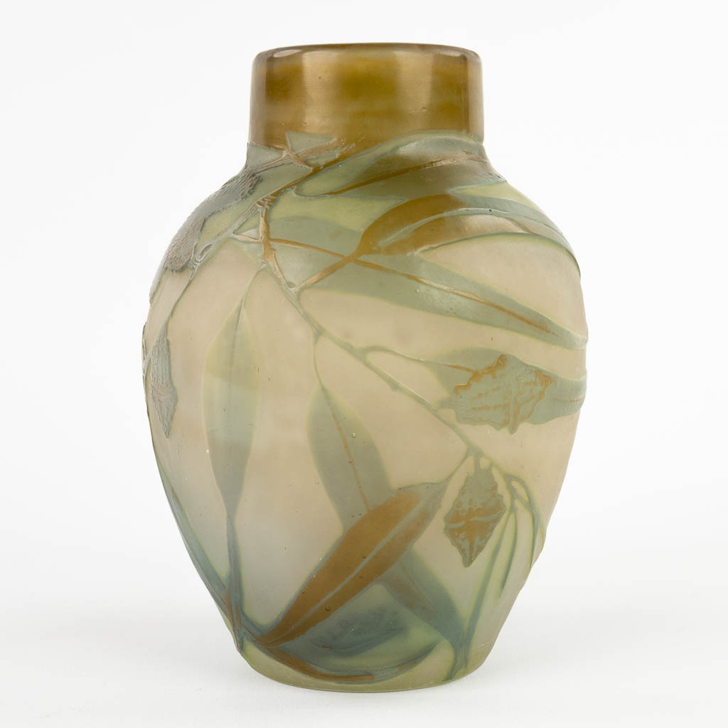 Emile GALLE (1846-1904) 'Vaas' pâte de verre glas. Circa 1905-1908. (H:18 x D:13 cm)