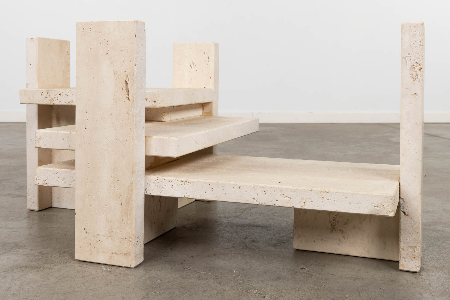 Willy BALLEZ (XX)(attr.) a mid-century travertine coffee table. (D:65 x W:125 x H:36 cm)