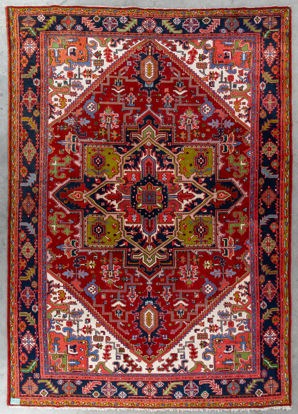 Een Oosters handgeknoopt tapijt, Heriz. (L:350 x W:252 cm)