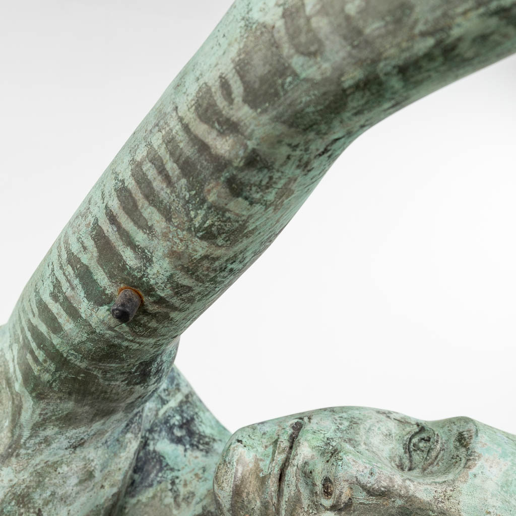 Onderstel voor een salontafel, gepatineerd brons, damesfiguur. 20ste eeuw. (D:82 x W:87 x H:55 cm)