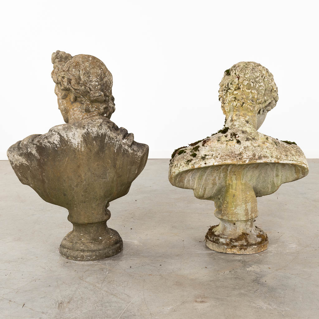 A pair of large busts, concrete, 20th C. (D:31 x W:47 x H:73 cm)