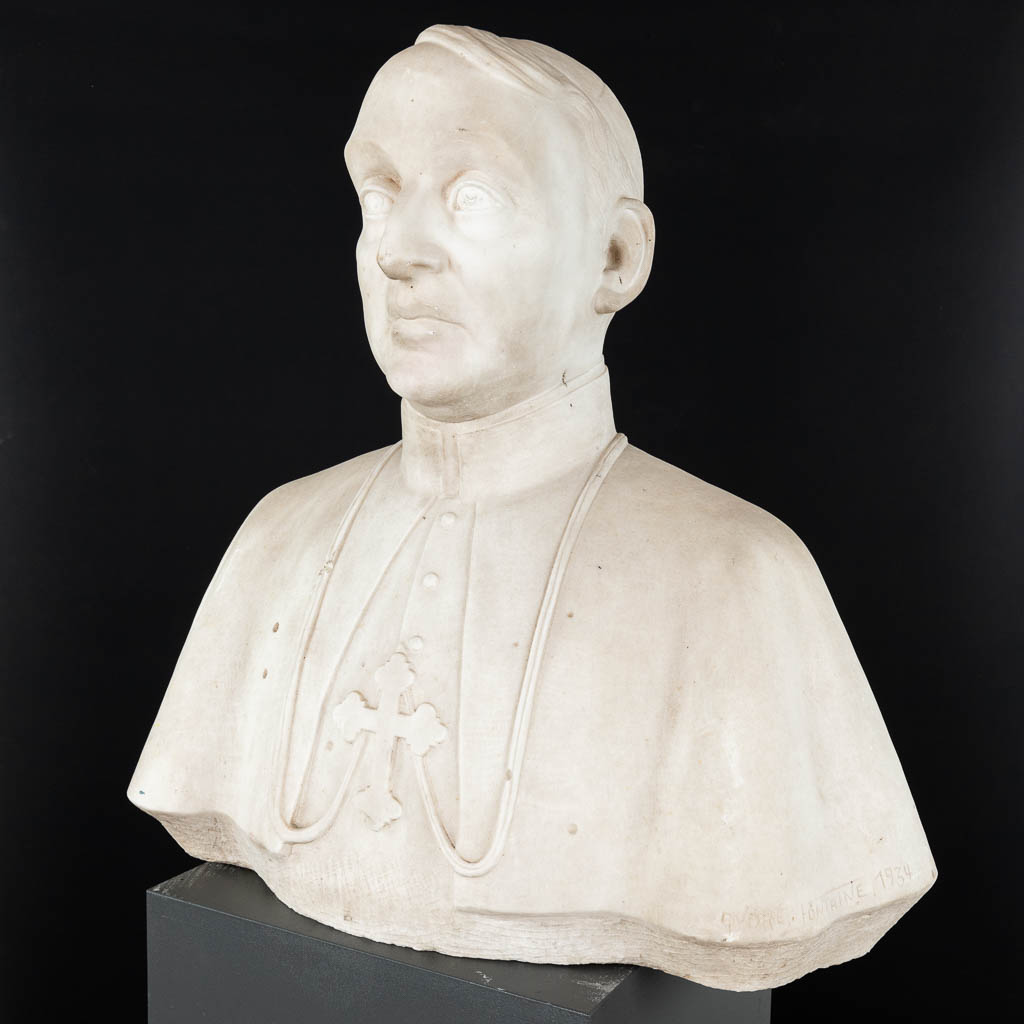 André FONTAINE (XIX-XX) 'Buste of a Cardinal' a statue made of sculptured Carrara marble. (H:60cm)