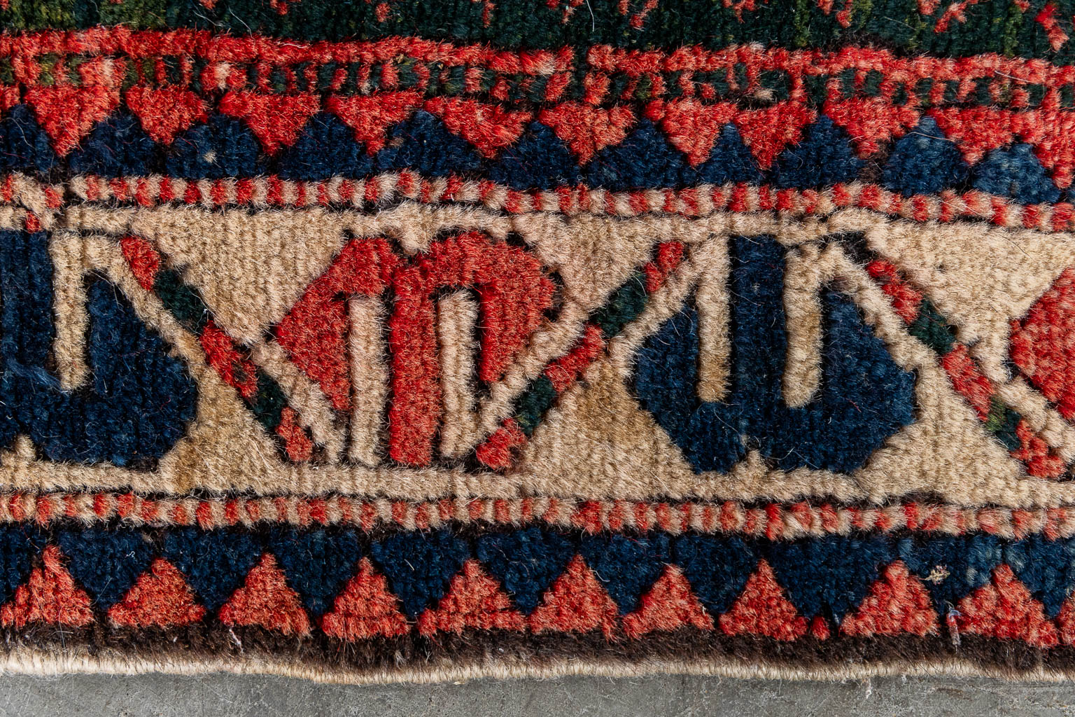 Een Oosters handgeknoopt tapijt, Kazak. 