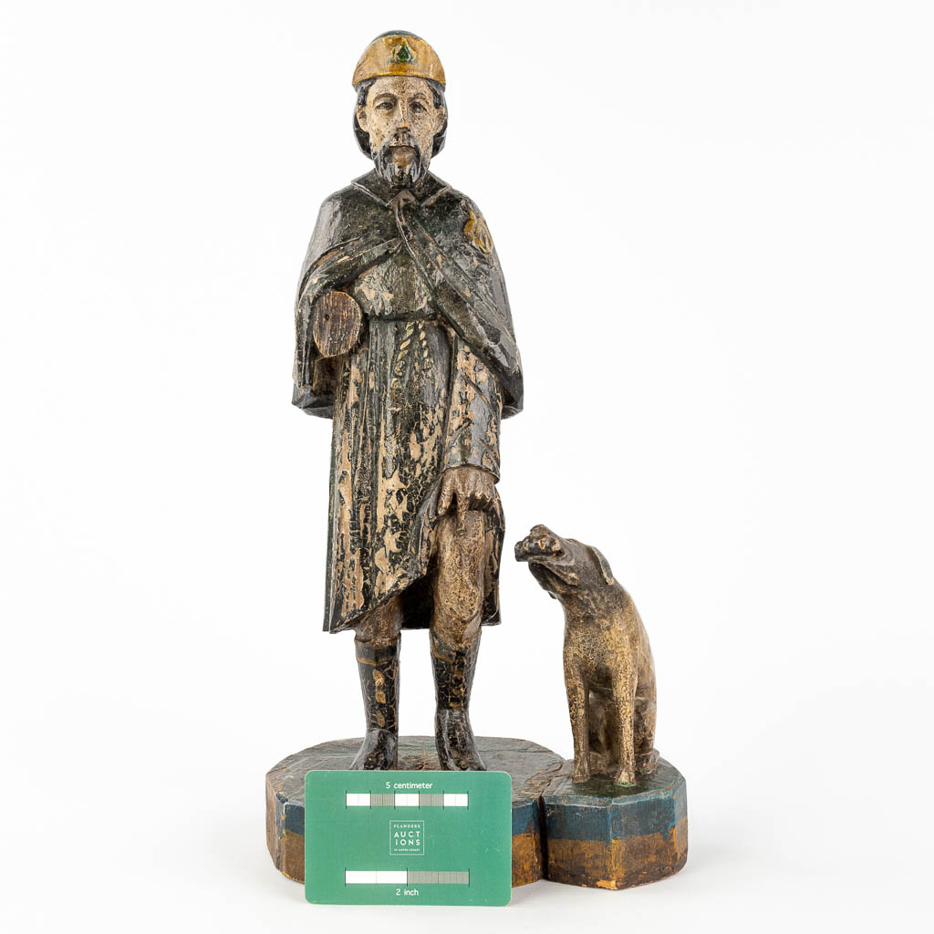 Een antieke houtsculptuur van Heilige Rochus en zijn hond. 19de eeuw. (L: 14 x W: 19,5 x H: 37 cm)