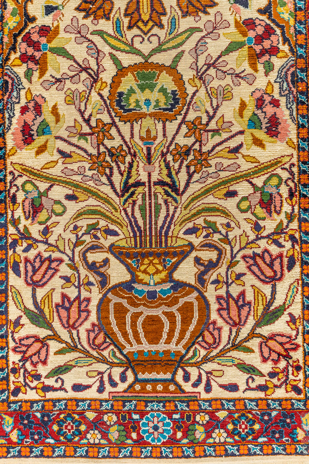 Een Oosters handgeknoopt tapijt gemaakt uit Kashmir en wol. (90 x 61 cm)