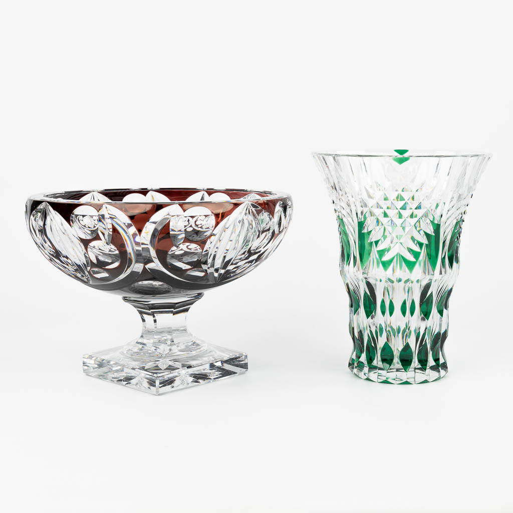 A collection of 2 vases made of cut crystal and marked Val Saint-Lambert. (H:21,5cm)