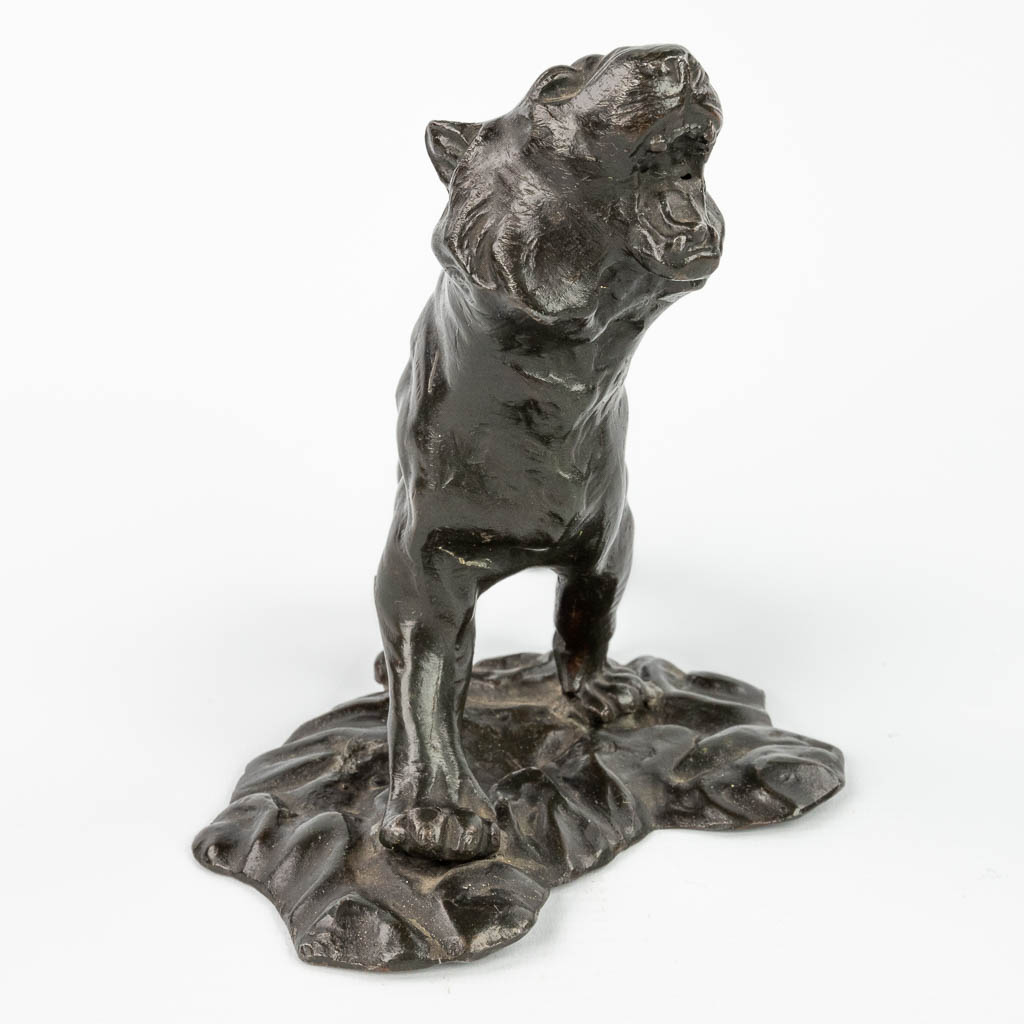 A collection of 3 figurines of animals, made of bronze and spelter. A lion, wolf and bear. (H:11cm)