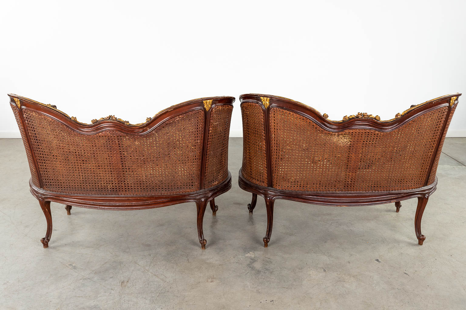 A pair of settee