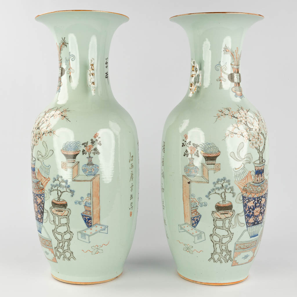 A pair of Chinese vases decorated with antiquities and bonsai. 19th/20th C. (H: 58 x D: 24 cm)