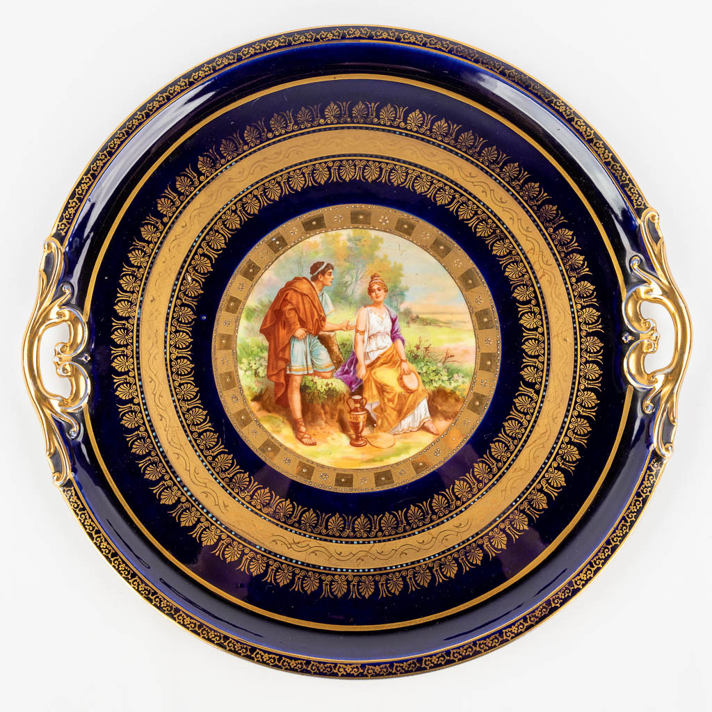 Royal Vienna porselein, 28-delig koffieservies met een serveerschaal. (H: 16,5 x D: 38 cm)