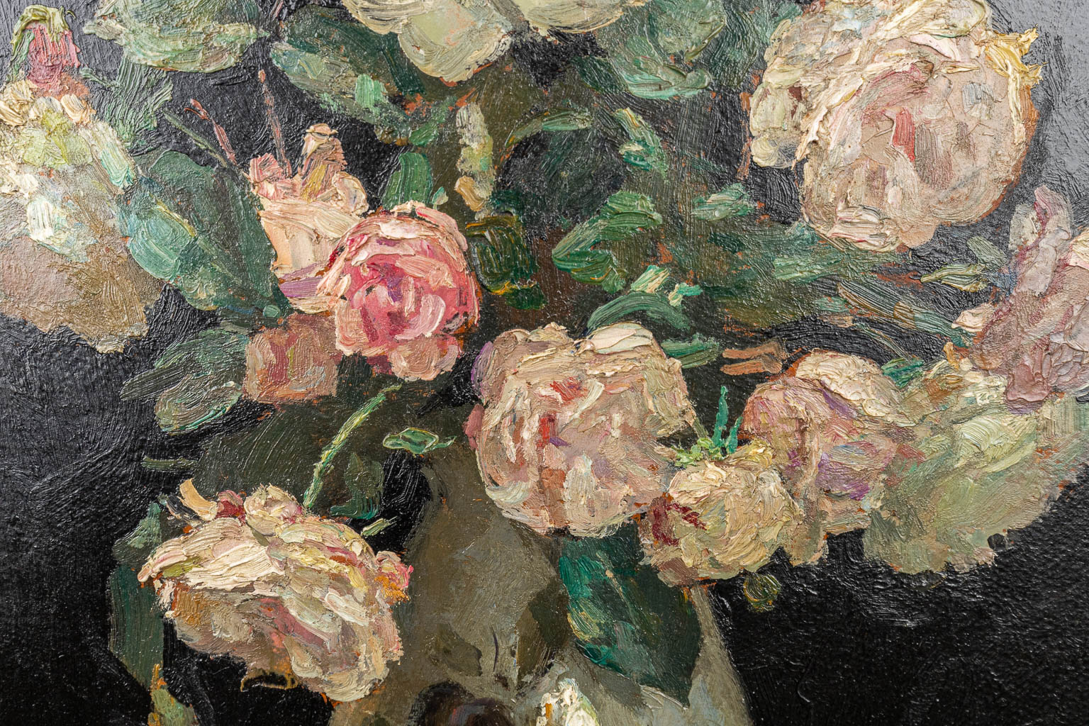 Jules Alexandre GRÜN (1868-1934) 'Bloemenvaas - Bouquet de roses' een schilderij, olie op karton. (33 x 40 cm)