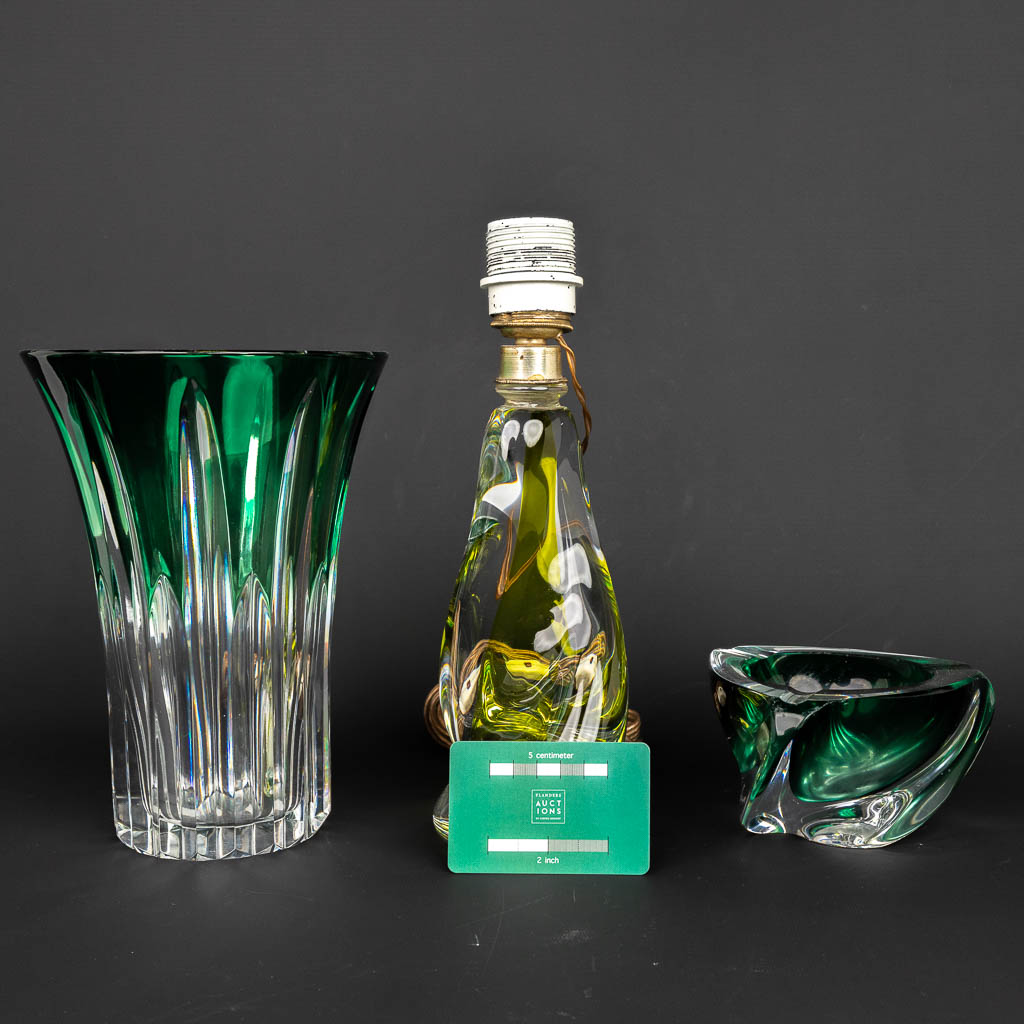 Een collectie van 2 vazen en een lamp gemaakt door Val Saint Lambert. 