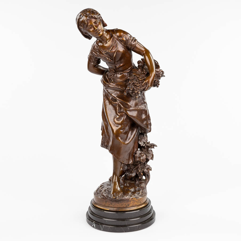 Mathurin MOREAU (1822-1912) 'De Oogst' gepatineerd brons. 19de eeuw. (D:22 x W:20 x H:66 cm)