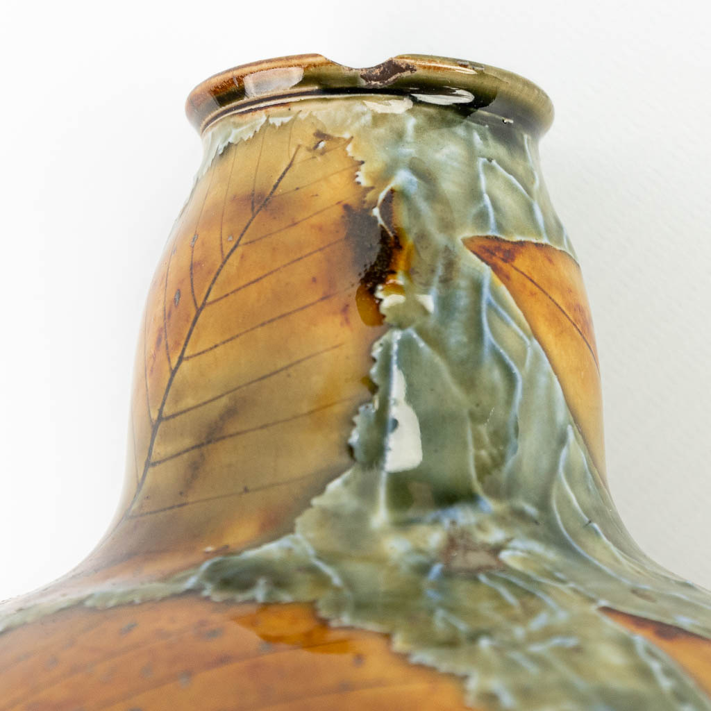 A vase decorated with leaves and made of stoneware marked Royal Doulton. (H:18cm)