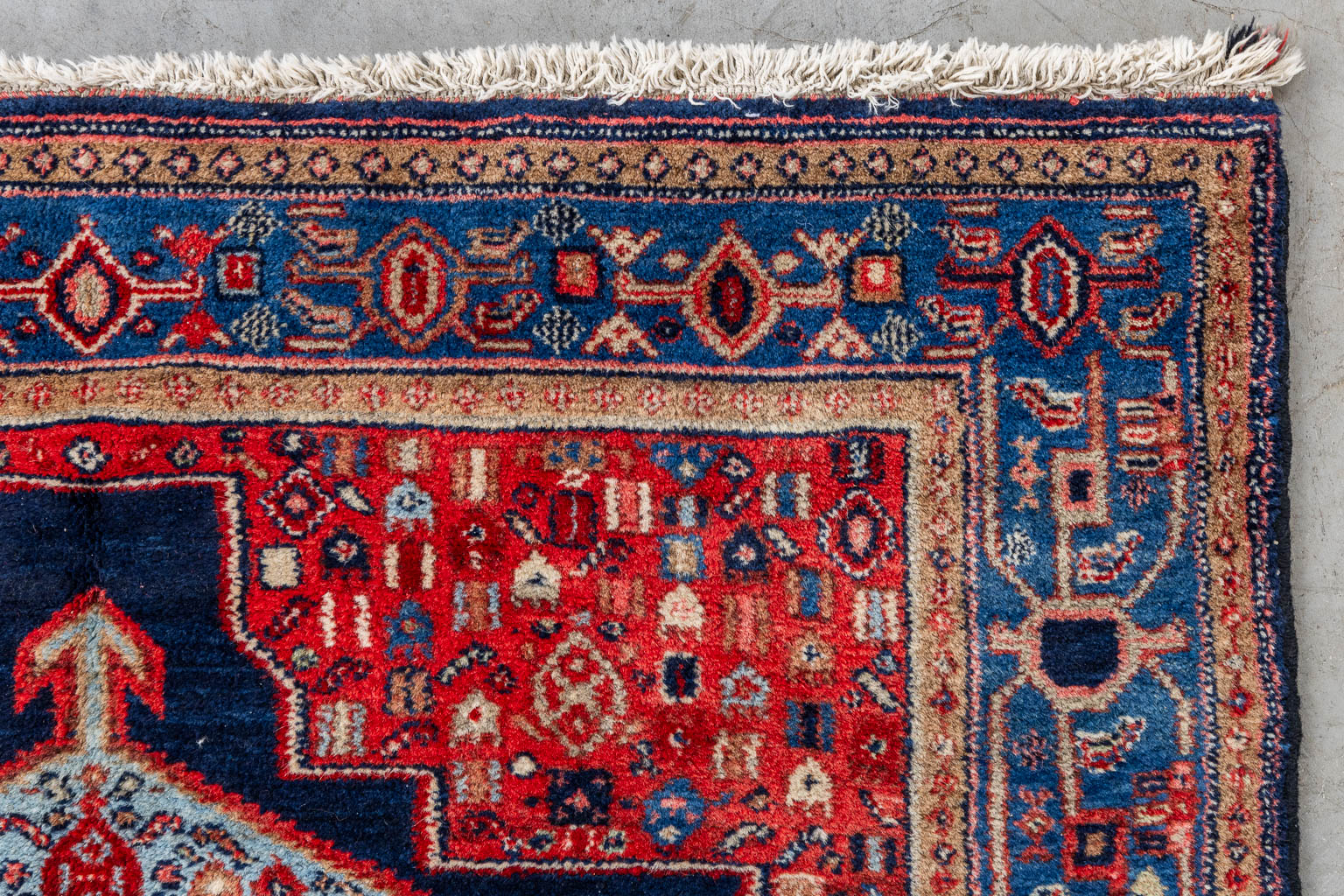 Een Oosters, handgeknoopt tapijt, Senneh Iran. (L:157 x W:126 cm)