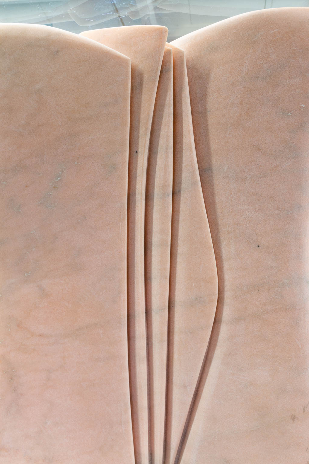 Pablo ATCHUGARRY (1954) een unieke tafel, gemaakt uit gesculpteerde roze, Portugese marmer