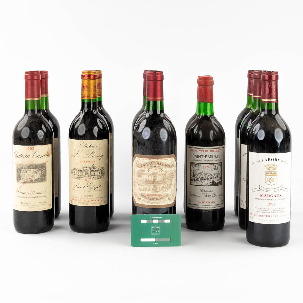 Een collectie van 12 flessen wijn. 1975 t.e.m. 1995.