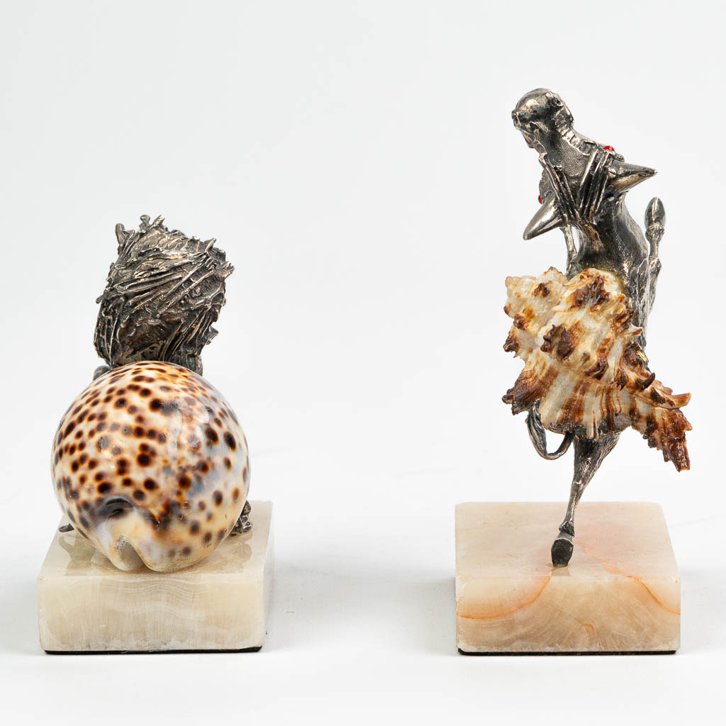 Aurelio TENO (1927-2013) Een paar beelden gemaakt uit zilver rond een schelp en gemonteerd op een onyx basis