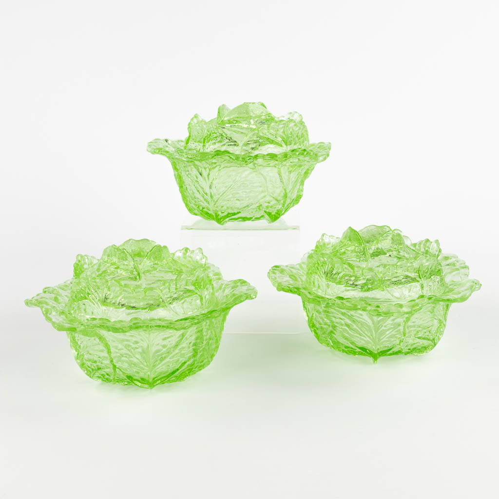Drie stuks kunstglas, 'Cabbage' gemerkt Portieux, Frankrijk. 20ste eeuw. (H:11 x D:17 cm)
