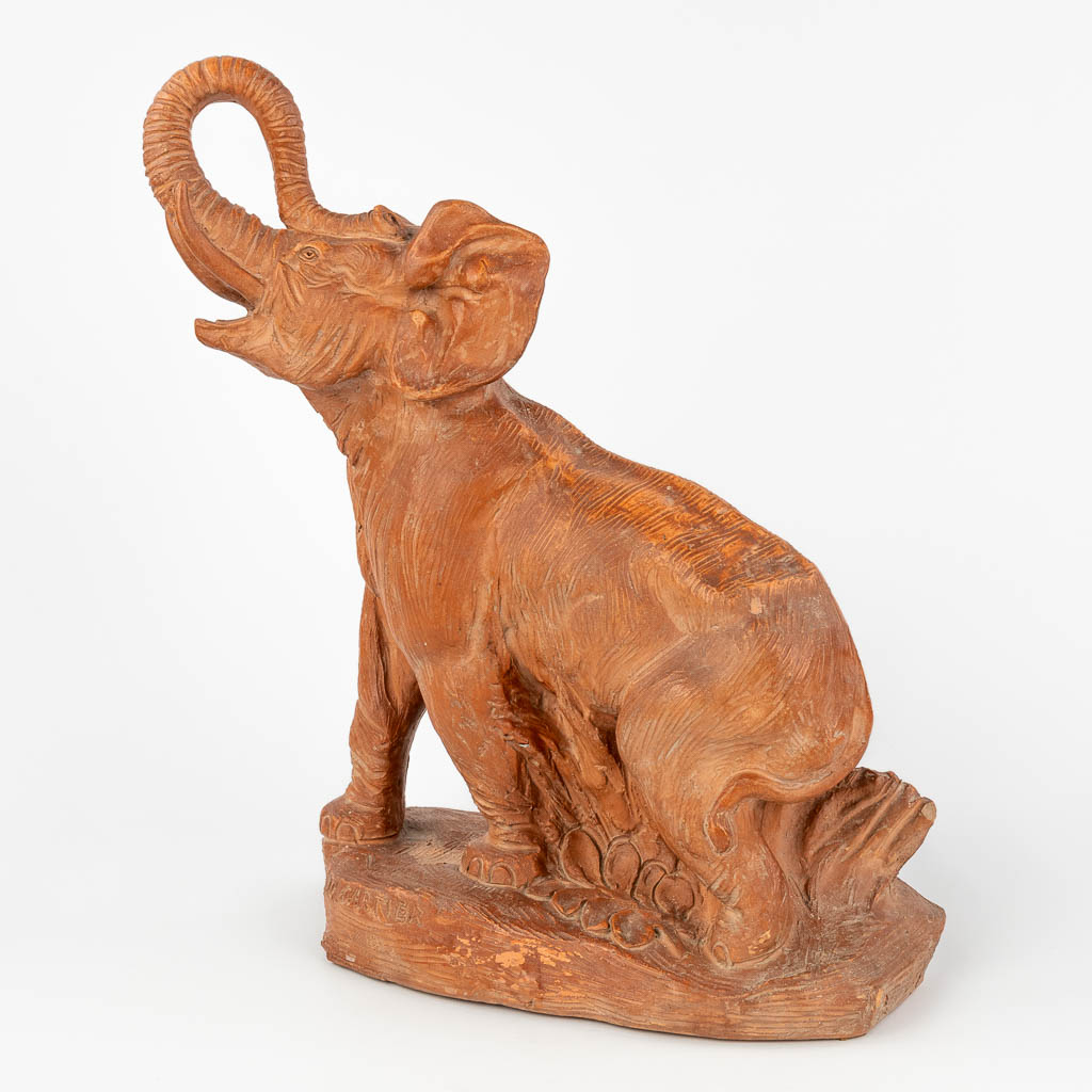 Thomas CARTIER (1879-1943) 'Elephant' een terracotta figuur van een olifant