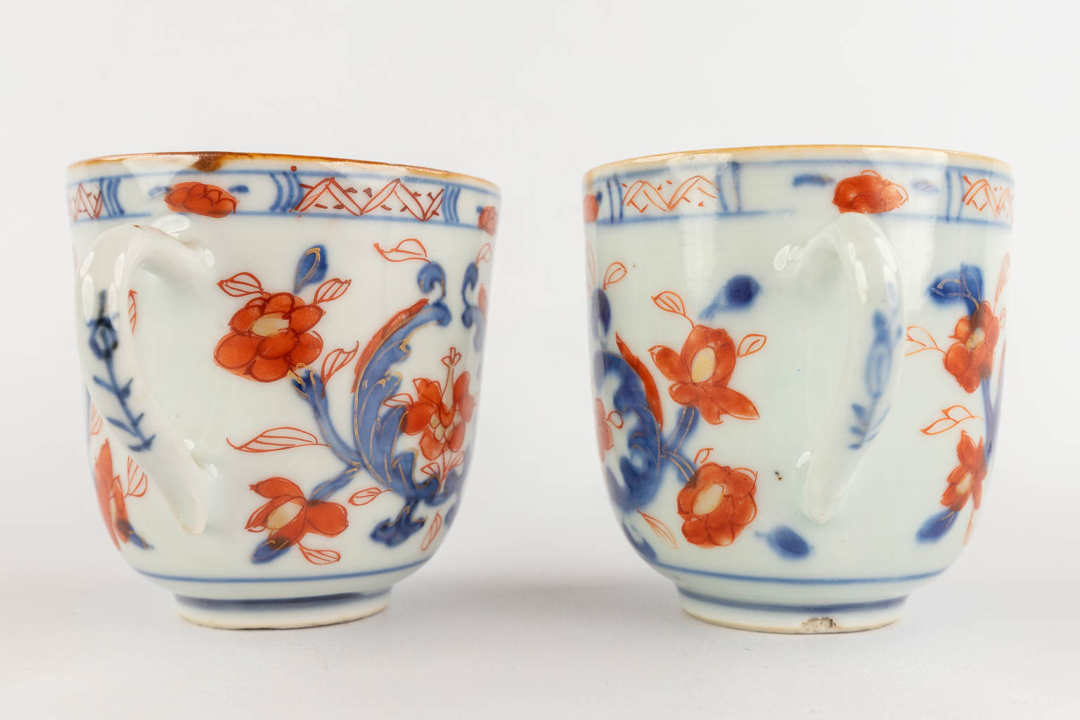 A small collection of porcelain items, Kangxi and Qianlong, blue-white, Chinese Imari. 18th/19th C. (D:12 cm)