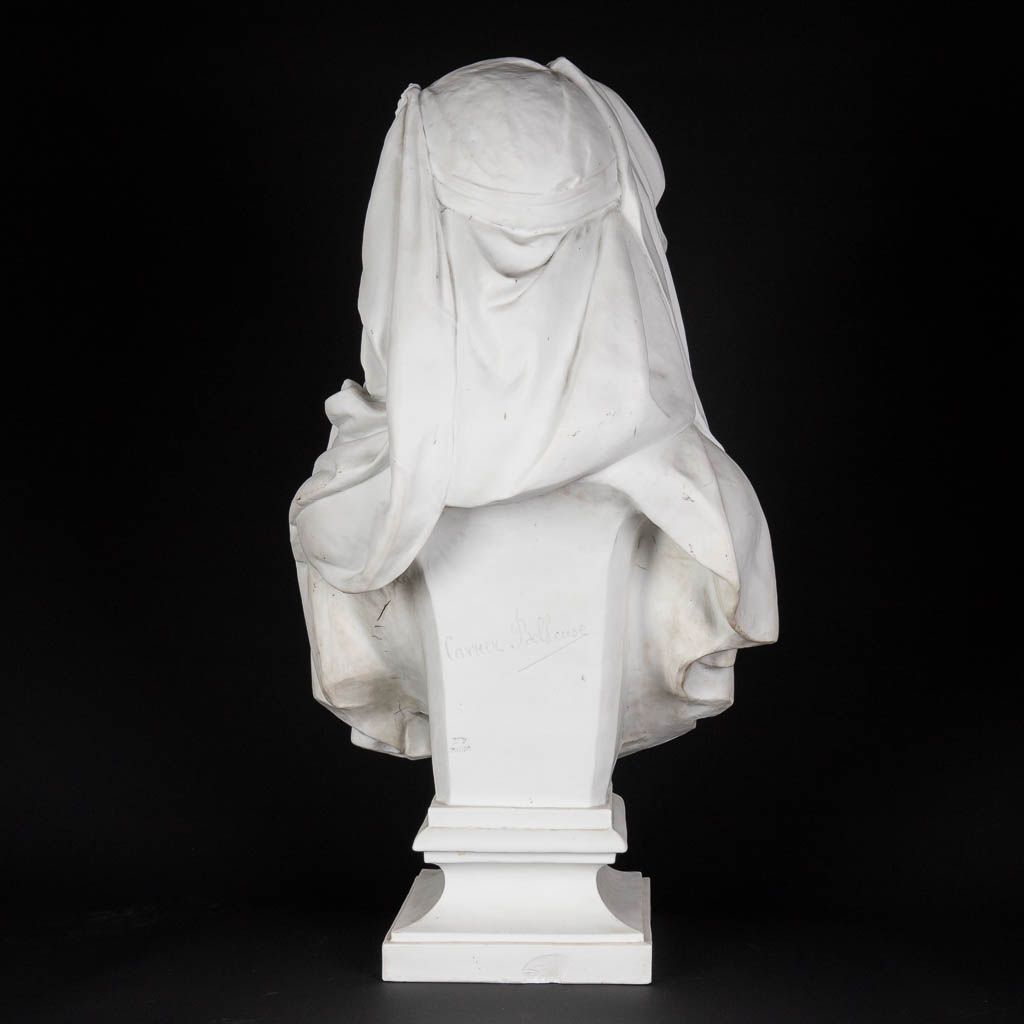 CARRIER-BELLEUSE (1824-1887) 'Buste van een dame' bisque porselein. (D:23 x W:37 x H:66 cm)