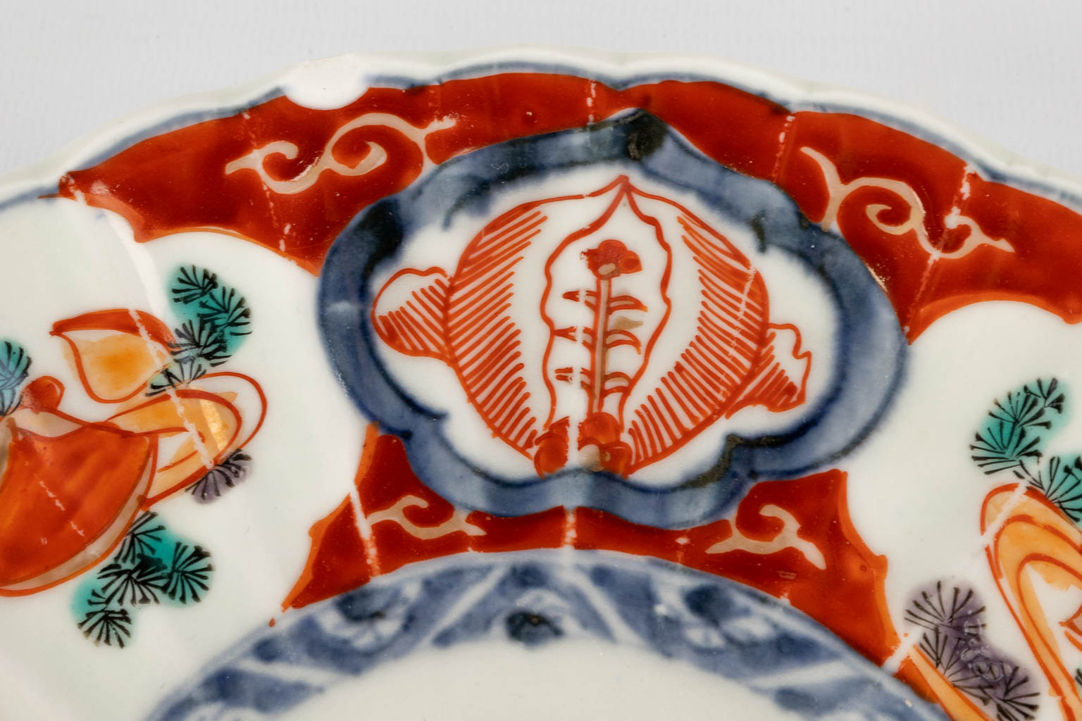 Elf sierborden, Japans Imari porselein, 19de/20ste eeuw. (D:22 cm)