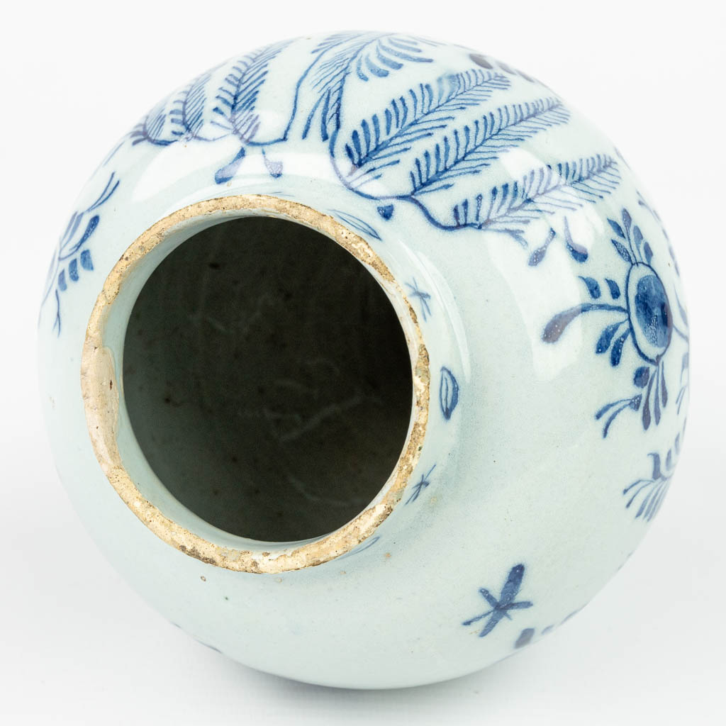 A vase made of Delft faience with blue-white decor. (H:19cm)