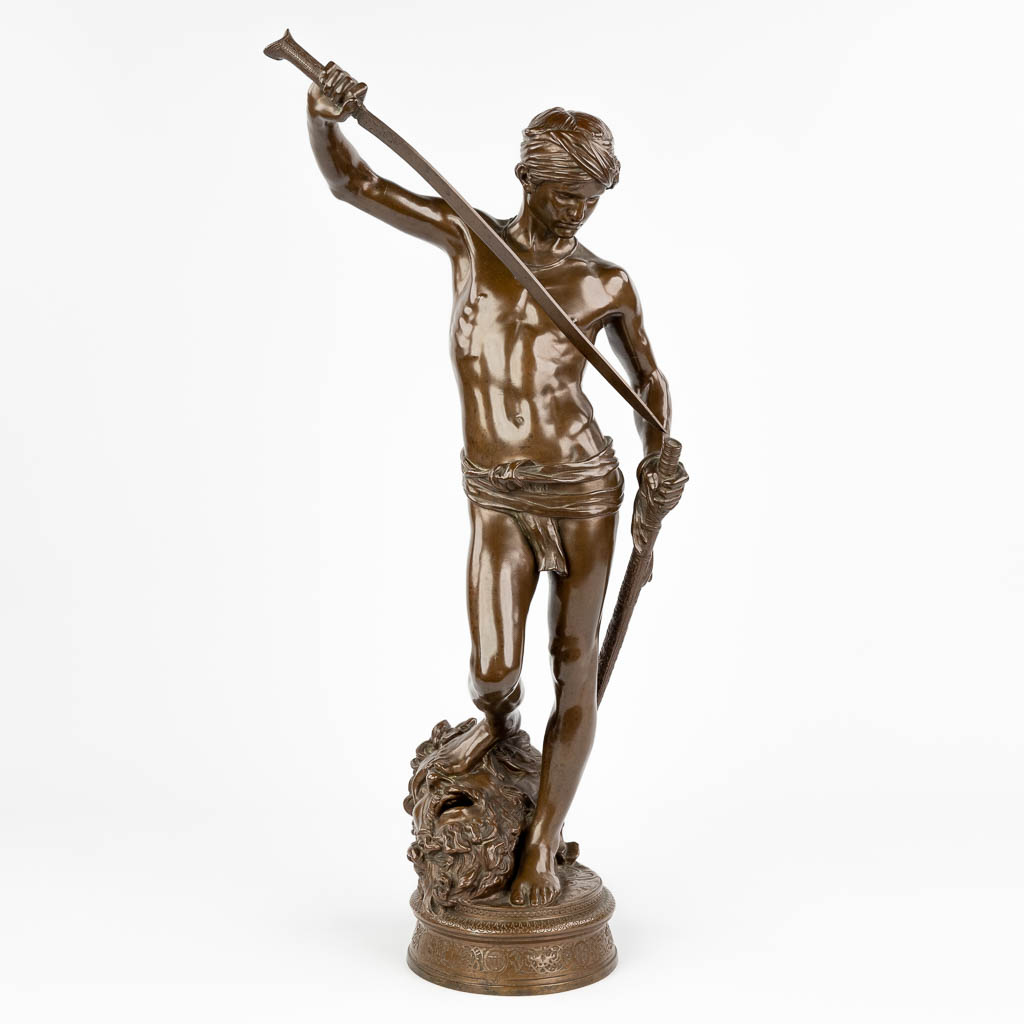  Antonin MERCIÉ (1845-1916) 'David Le Vainqeur' a statue made of patinated bronze.  (H:61,5 cm)