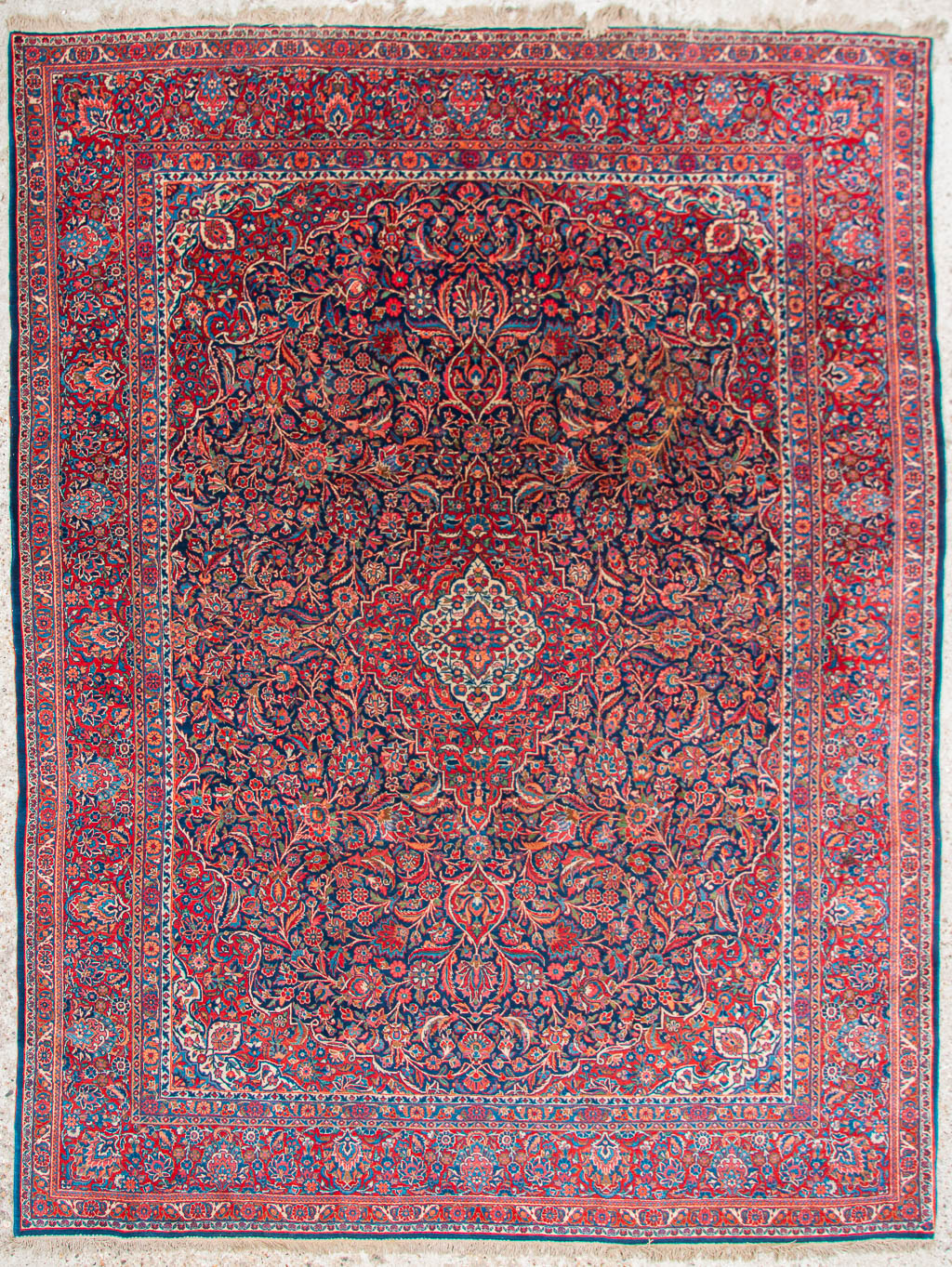 Een groot Oosters handgeknoopt tapijt. Kachan. (238 x 315 cm)
