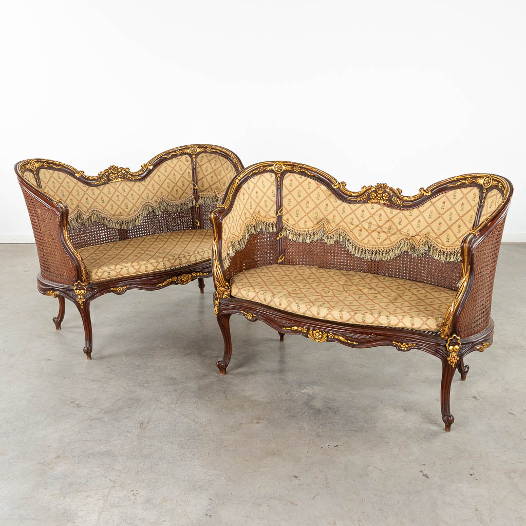 A pair of settee's, sculptured wood in Louis XV style and finished with caning. (D:62 x W:115 x H:84 cm)