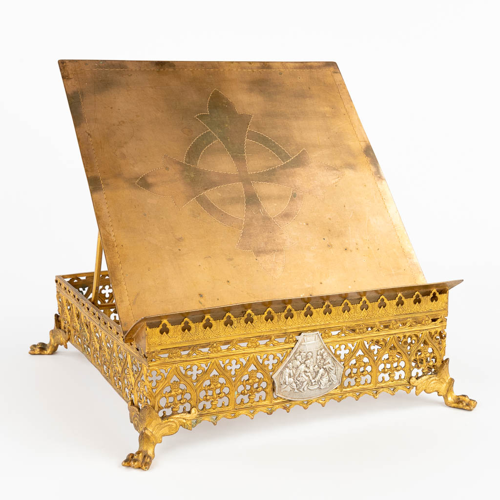 A lectern, brass in Gothic Revival style. Circa 1900. (L:31 x W:31 x H:11 cm)