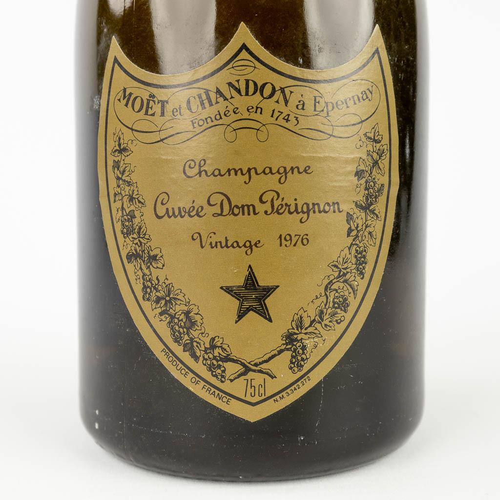 Dom Perignom, a collection of 5 Champagne bottles. 4 x 1980, 1 x 1976. 